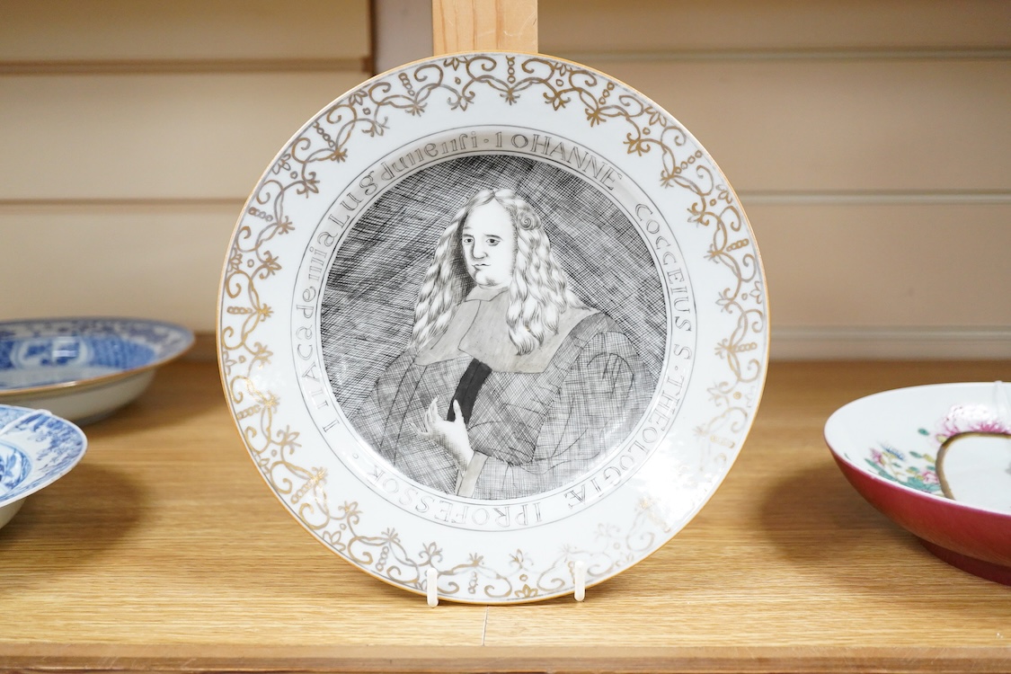 A Chinese plate, decorated for the European market, 22cm